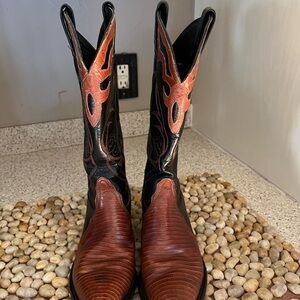 BLACK AND TAN LEATHER COWBOY BOOTS